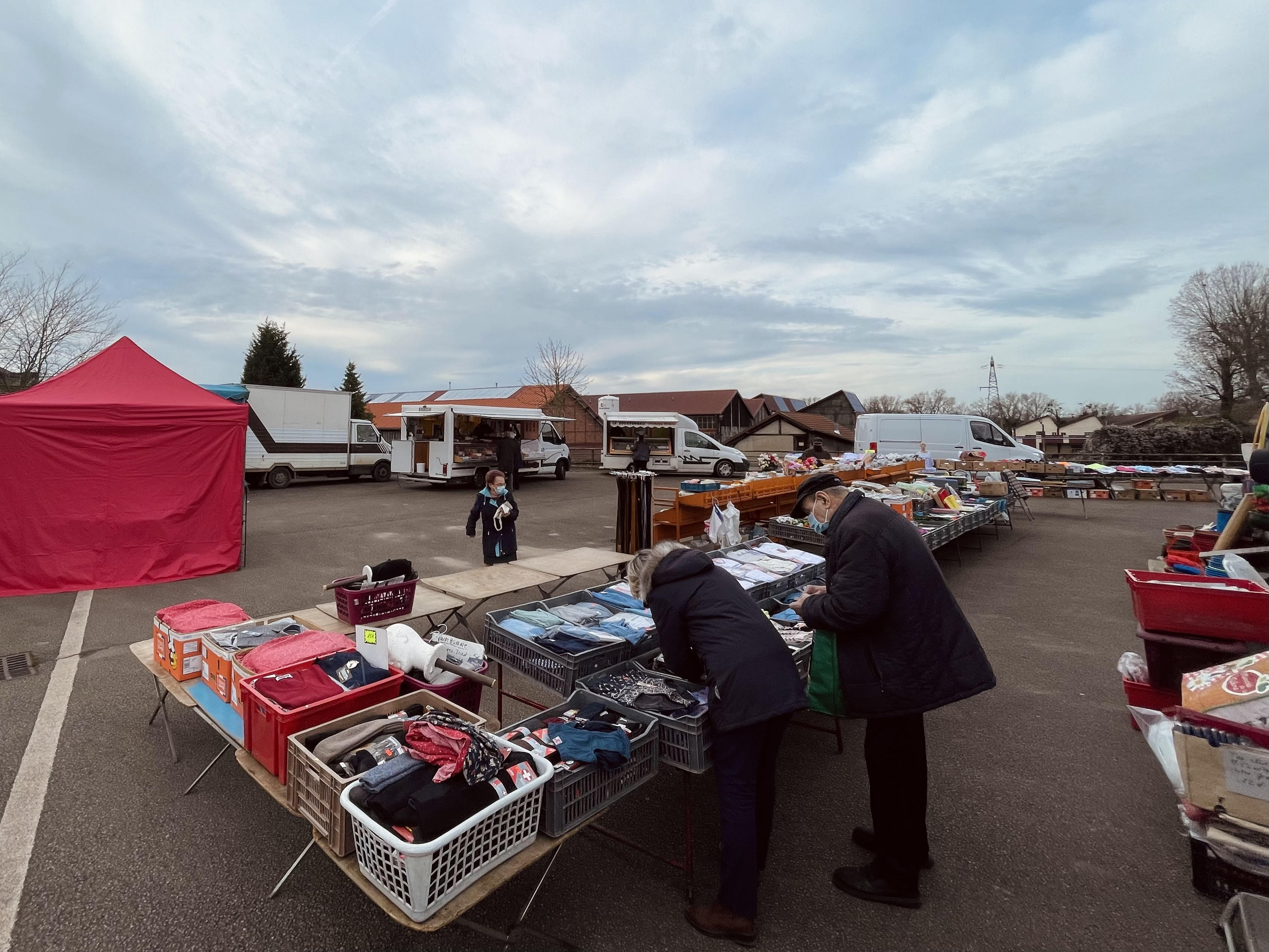 MARCHÉ